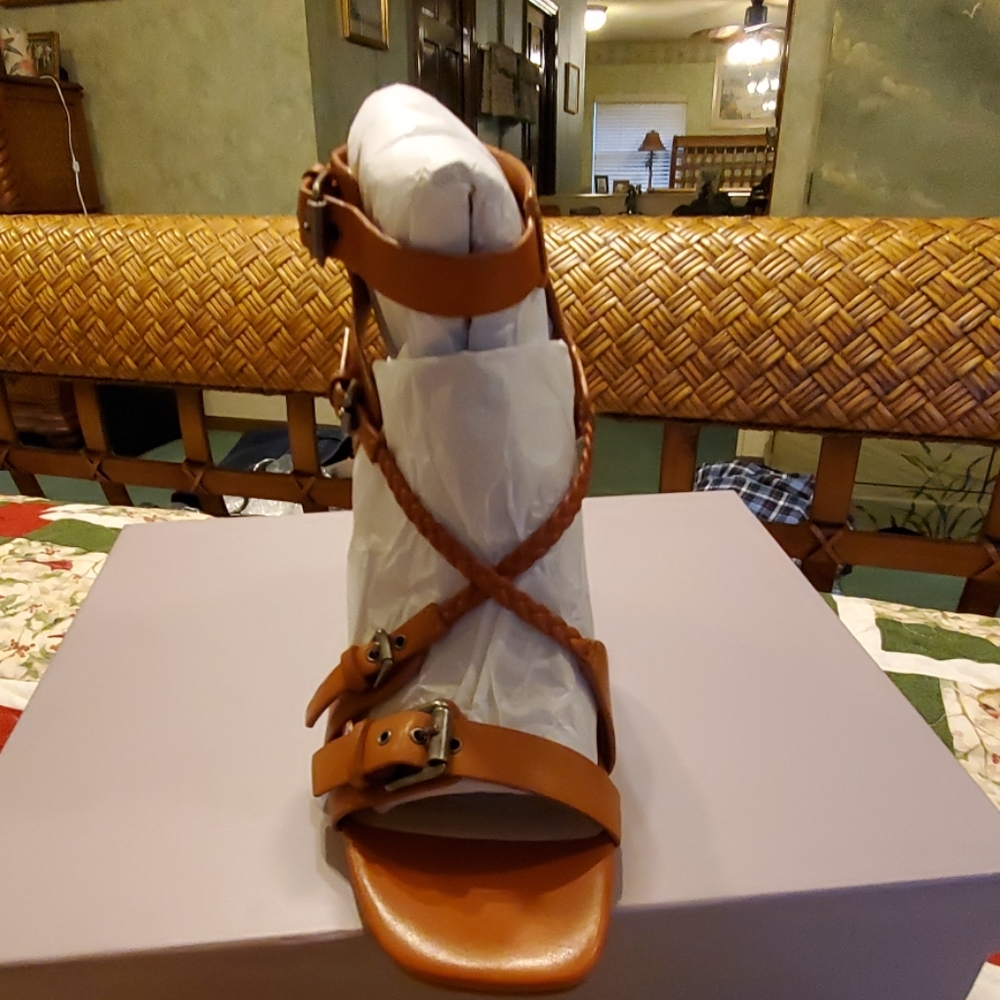 SHOES - Picture 8 of 8